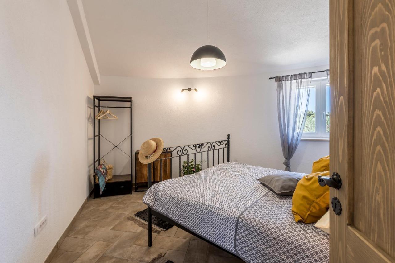 Island Getaway - Heritage House Mirca  Экстерьер фото