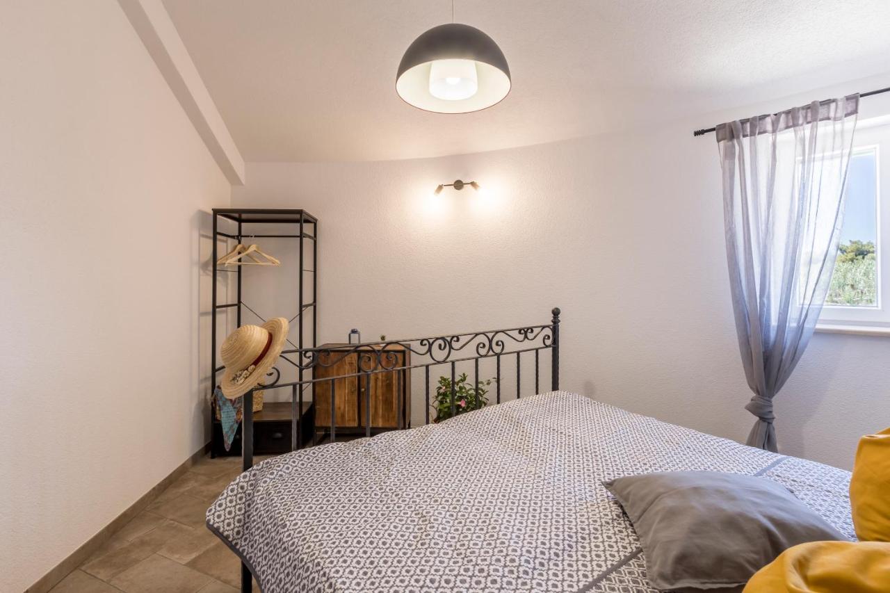 Island Getaway - Heritage House Mirca  Экстерьер фото