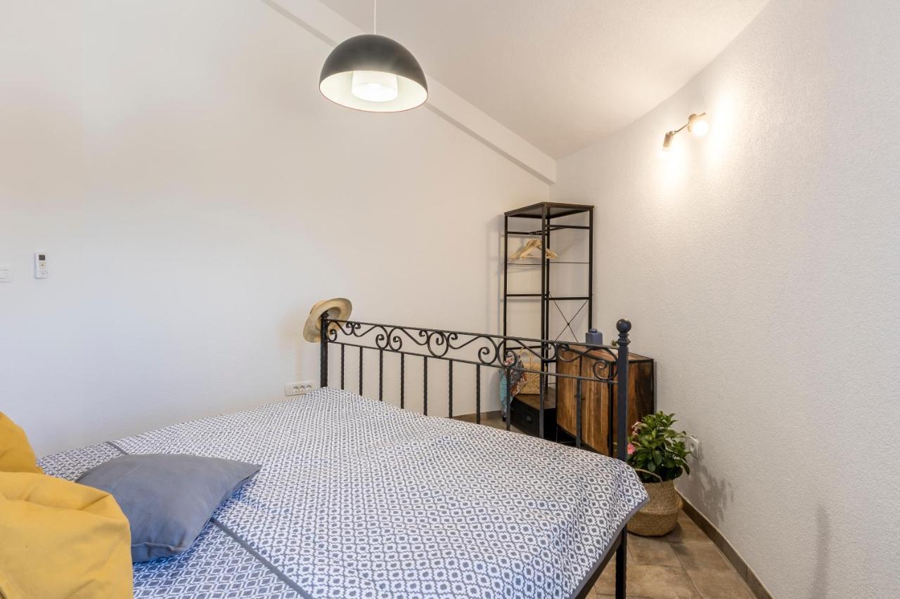 Island Getaway - Heritage House Mirca  Экстерьер фото
