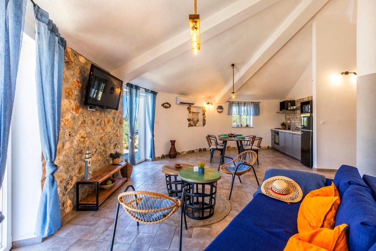 Island Getaway - Heritage House Mirca  Экстерьер фото