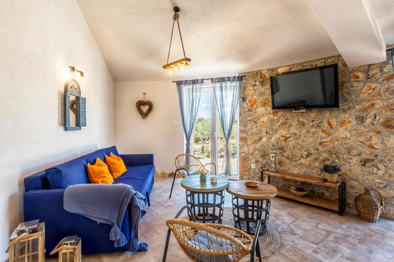 Island Getaway - Heritage House Mirca  Экстерьер фото